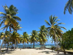 PETIT BUNGALOW TROPICAL COSI SUR PLAGE PRIVEE, Sainte-Anne
